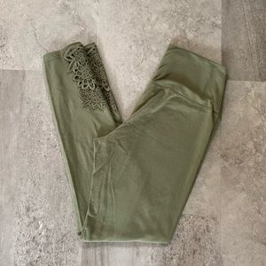 Aerie Leggings Size M. Cute design!!!